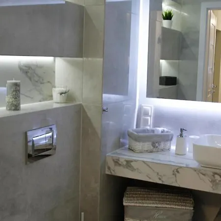 Centrum Galeria Magnolia 아파트 *